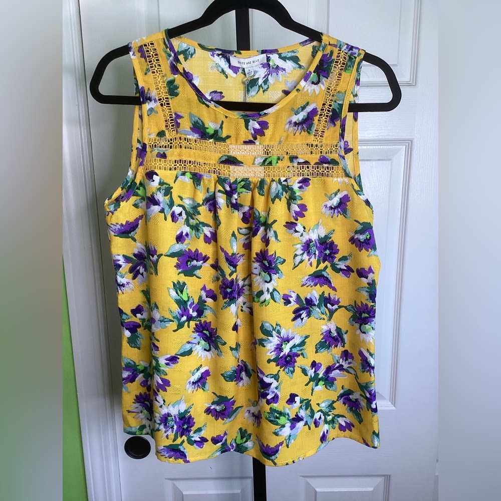 Skies Are Blue Yellow Floral Top, size Small, NWT